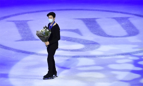 Chen wins third straight world title as Hanyu falters at figure skating