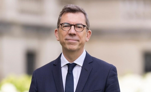 France calls for global solutions