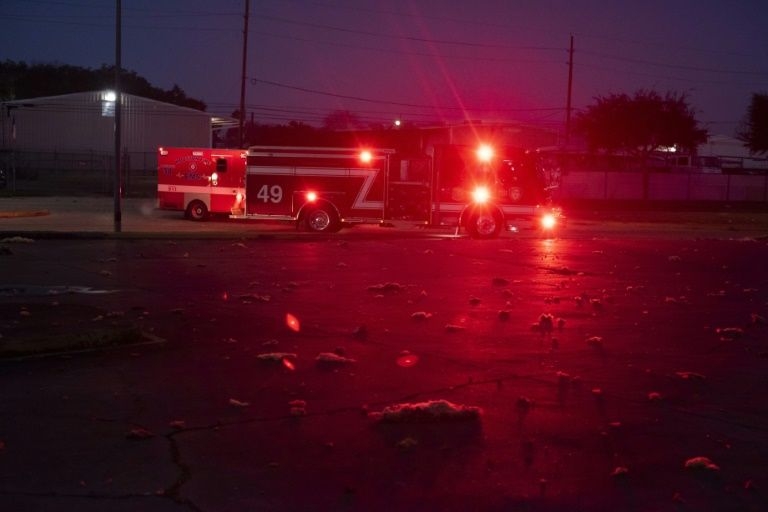 Large explosion rocks Houston, houses damaged