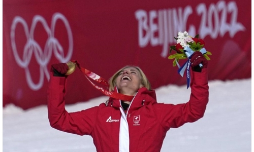 Gut-Behrami finally gets her Olympic gold with super-G win