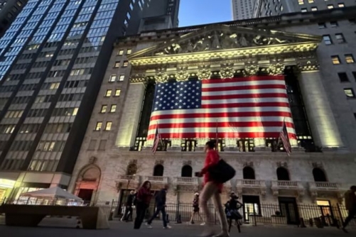 US stocks mixed as market weighs confusing signs on war 