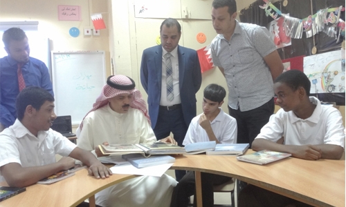 Minister reviews new curriculum