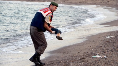 Turkey remands four Syrians in custody over toddler's sea death