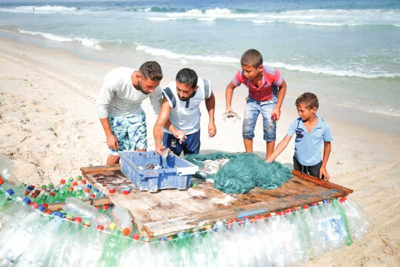 Fisherman battles poverty with plastic-bottle boat