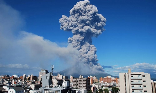 Volcano in southern Japan erupts: weather agency
