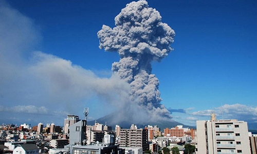 Volcano in southern Japan erupts: weather agency Volcano in southern Japan erupts: weather agency
