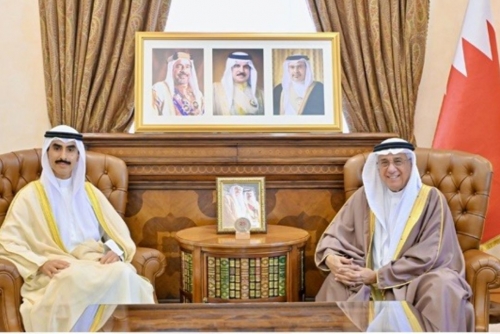 Bahrain Honors Outgoing Kuwaiti Ambassador for His Service