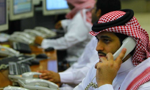 Most of Gulf moves little