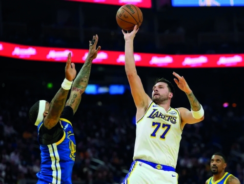 Doncic shines as Lakers cruise past depleted Warriors