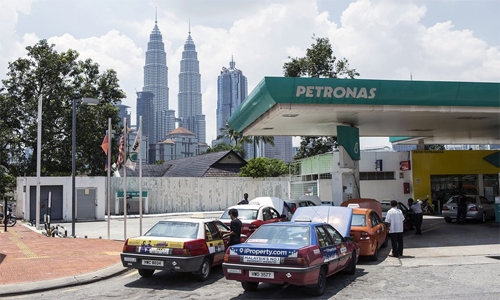 Malaysia's Petronas posts $1.1 bn net loss Malaysia's Petronas posts $1.1 bn net loss