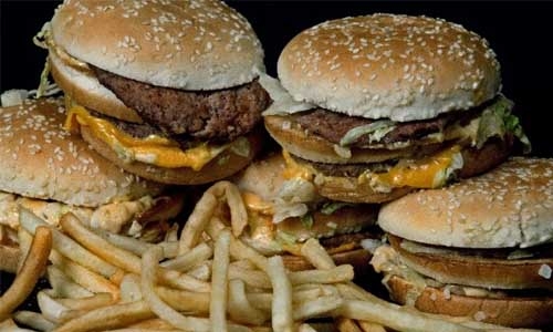 UK bans online ads for junk food targeting children