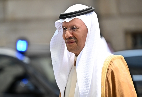 Saudi Arabia extends oil production cut as Russia reduces exports