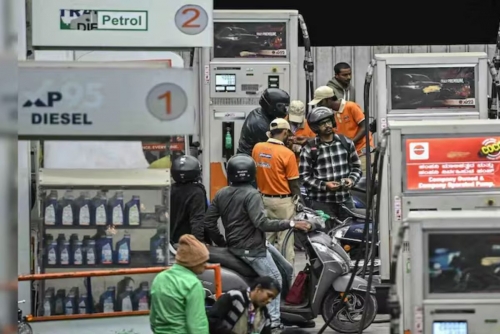 Indian retailers raise fuel prices for a third time amid Iran war