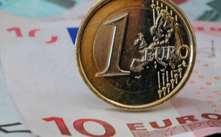 Euro ticks up despite Greek debt worries Euro ticks up despite Greek debt worries