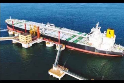 Oil rises on Trump’s Iran threats, stocks take cue on talks