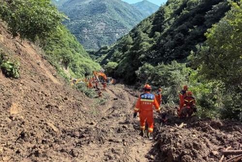 Death Toll Climbs to 21 After China Landslide Death Toll Climbs to 21 After China Landslide