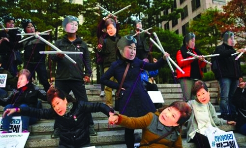 Scandal-rocked S. Korean president replaces PM Scandal-rocked S. Korean president replaces PM