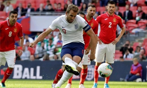 Kane nets hat-trick as England romp past