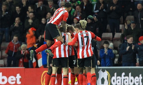 Sunderland off the bottom as Leicester crash again Sunderland off the bottom as Leicester crash again