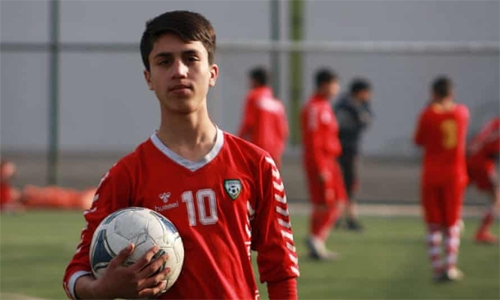 Afghan footballer falls to death from US plane Afghan footballer falls to death from US plane