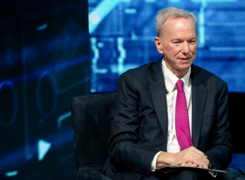 Former Google CEO Eric Schmidt booed during AI-focused graduation speech