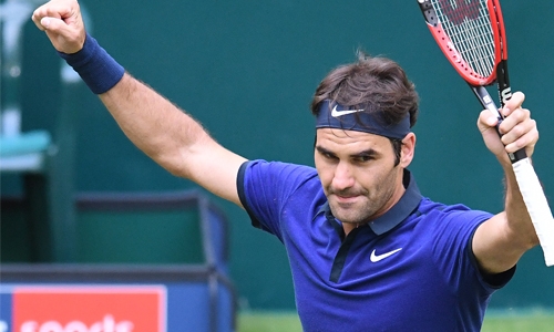 Federer eases through Halle opener Federer eases through Halle opener