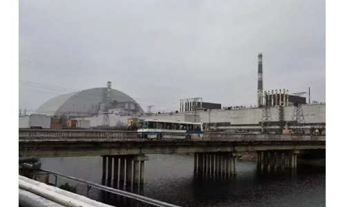 Ukraine warns of risk of radiation leak after power cut at Chernobyl nuclear plant