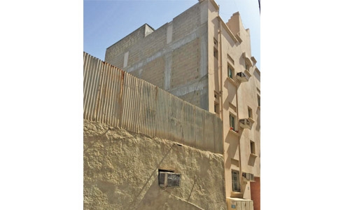 City overrun with illegal, shaky houses City overrun with illegal, shaky houses