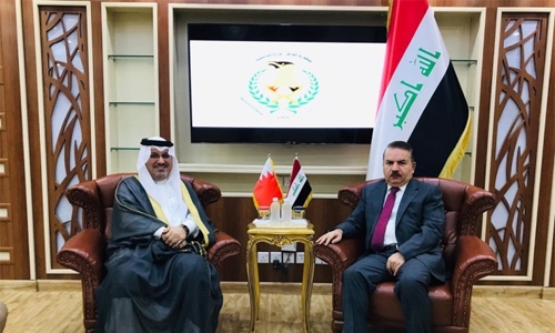 Iraqi minister holds discussions with Bahraini ambassador 