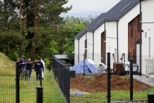 Thirty-four foetuses found in Polish doctor’s garden Thirty-four foetuses found in Polish doctor’s garden