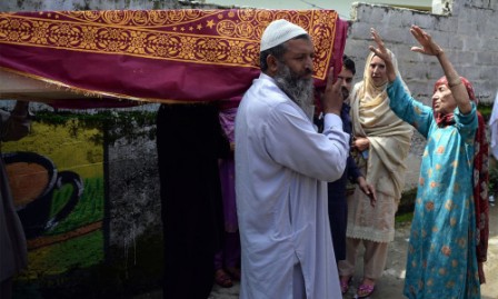 Emotional funeral for Pakistan 'teen' killer