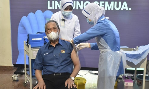 ‘Don’t worry, come forward:’ Asian nations get first shots ‘Don’t worry, come forward:’ Asian nations get first shots