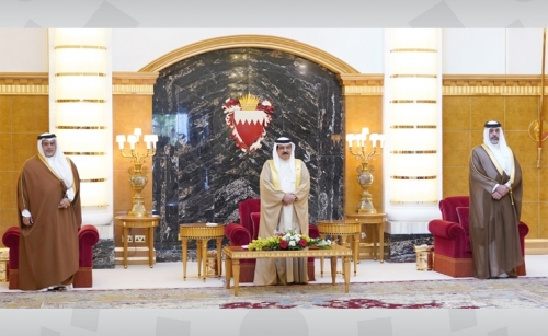 Bahrain cabinet takes constitutional oath before HM the King
