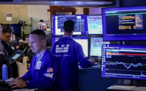 Wall Street Falls as Strong Jobs Report Fuels Rate Hike Fears Wall Street Falls as Strong Jobs Report Fuels Rate Hike Fears