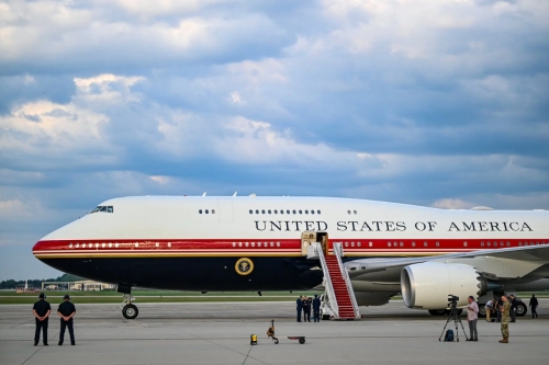 Boeing reports loss on costs from US presidential plane