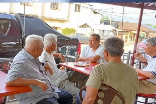 Malaysia foreign minister to be fined for smoking at eatery 