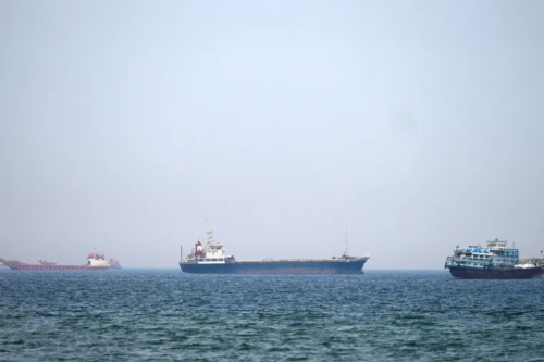 US to Help Free Ships Stuck in Strait of Hormuz US to Help Free Ships Stuck in Strait of Hormuz