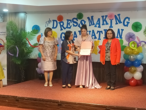 Filipino dressmaking trainees hail experience Filipino dressmaking trainees hail experience
