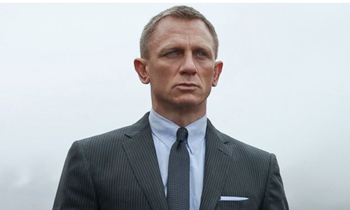 Daniel Craig back in action on “Bond 25’’ sets
