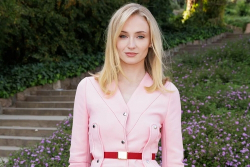Sophie Turner hits back at Instagram critic Sophie Turner hits back at Instagram critic
