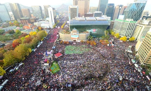 'Million'-strong protest tells S. Korea president to quit