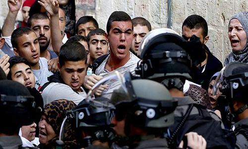 Palestinian students clash with Israeli police Palestinian students clash with Israeli police