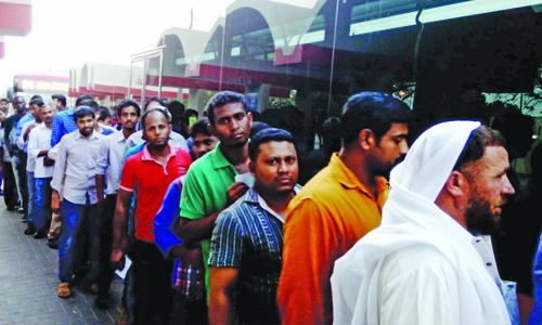 Delayed service vexes passengers Delayed service vexes passengers