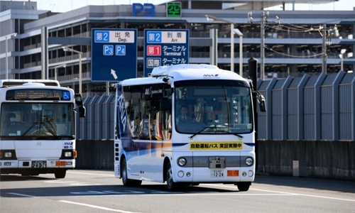 Tokyo airport tests driverless bus