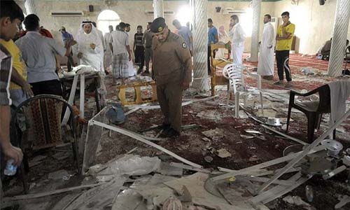 Suicide attack kills 4 at Saudi mosque 