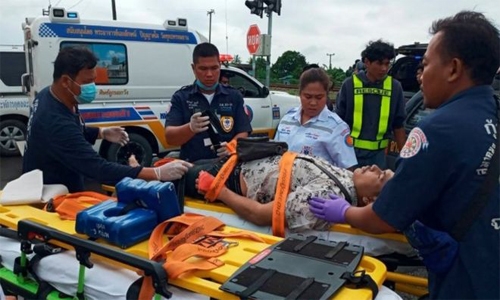 18 die in Thailand bus-train collision