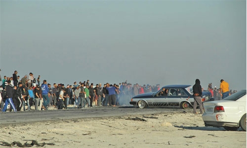 Man arrested for car stunt  in Muharraq 
