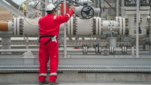 Middle East Crude Prices Hit Record Highs as Supply Disruptions Rattle Global Oil Market