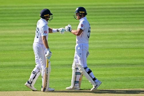 Swiatek swats Bencic aside Swiatek swats Bencic aside