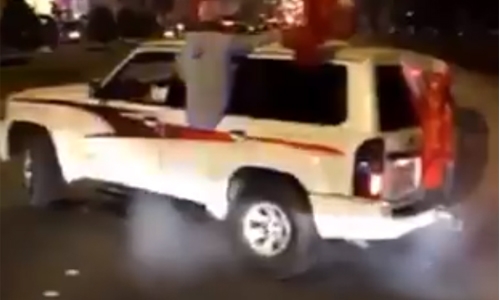 Online community flays public burnout attempt Online community flays public burnout attempt